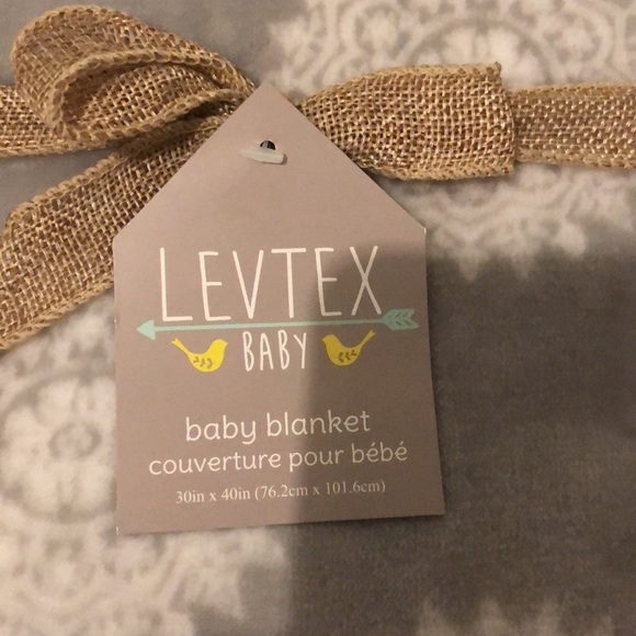 Grey and white baby blanket - Picture 2 of 2